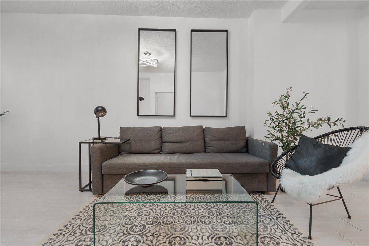 Hamilton, ON L8H 4Z7,39 Division ST