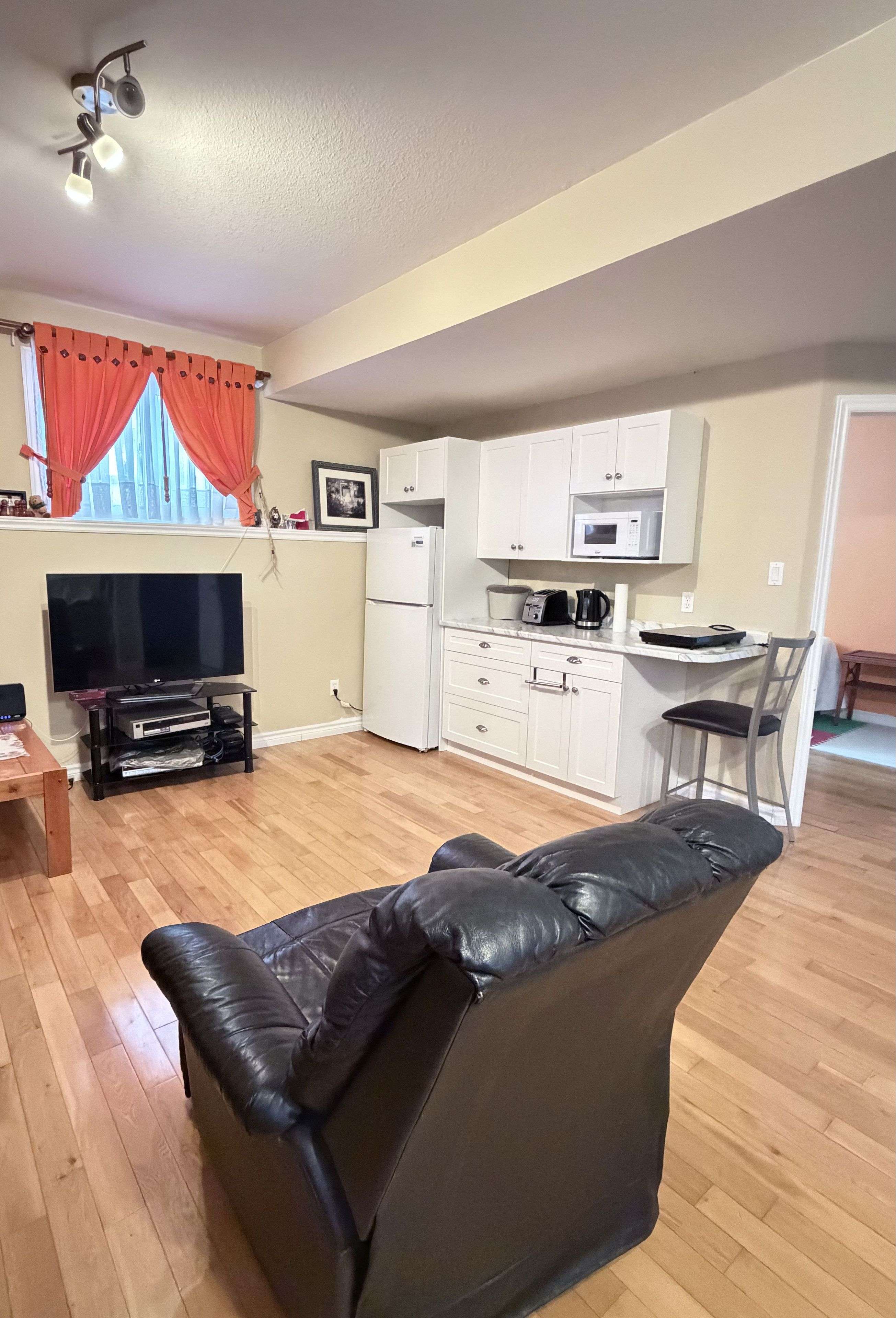 London North, ON N6G 0B9,2230 Coronation DR #Lower