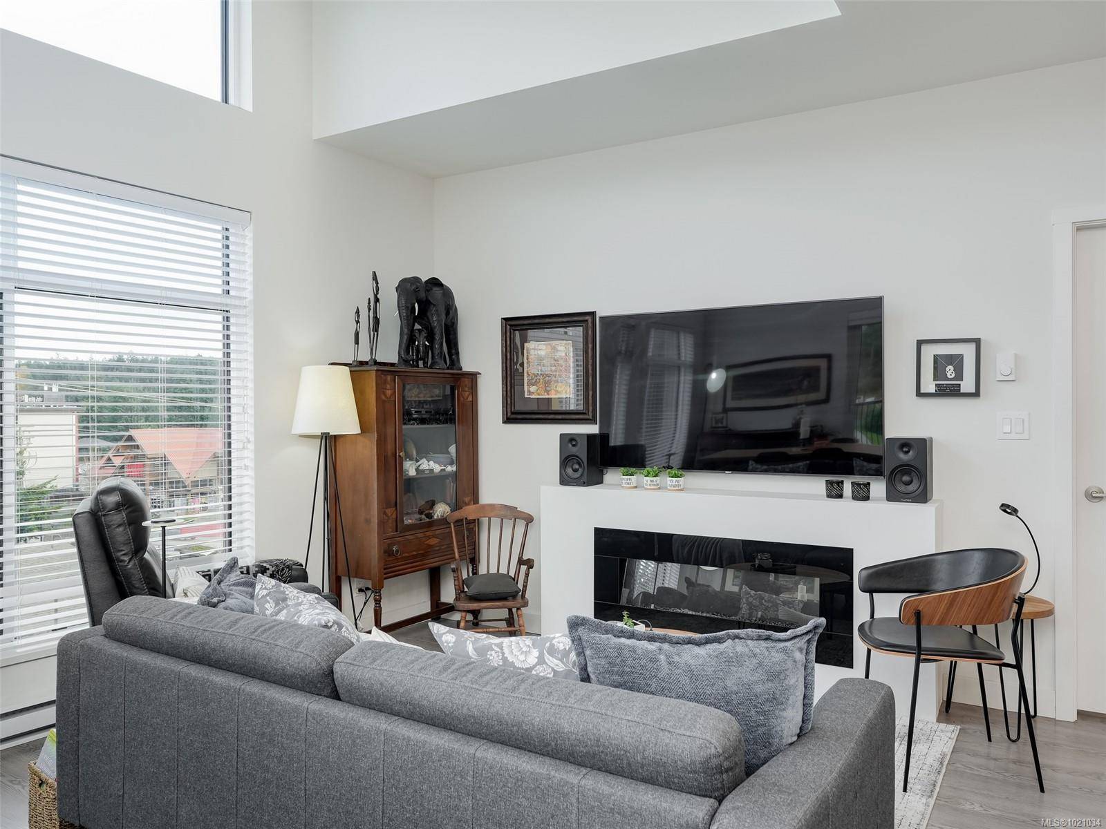 Langford, BC V9B 0X7,707 Treanor Ave #406