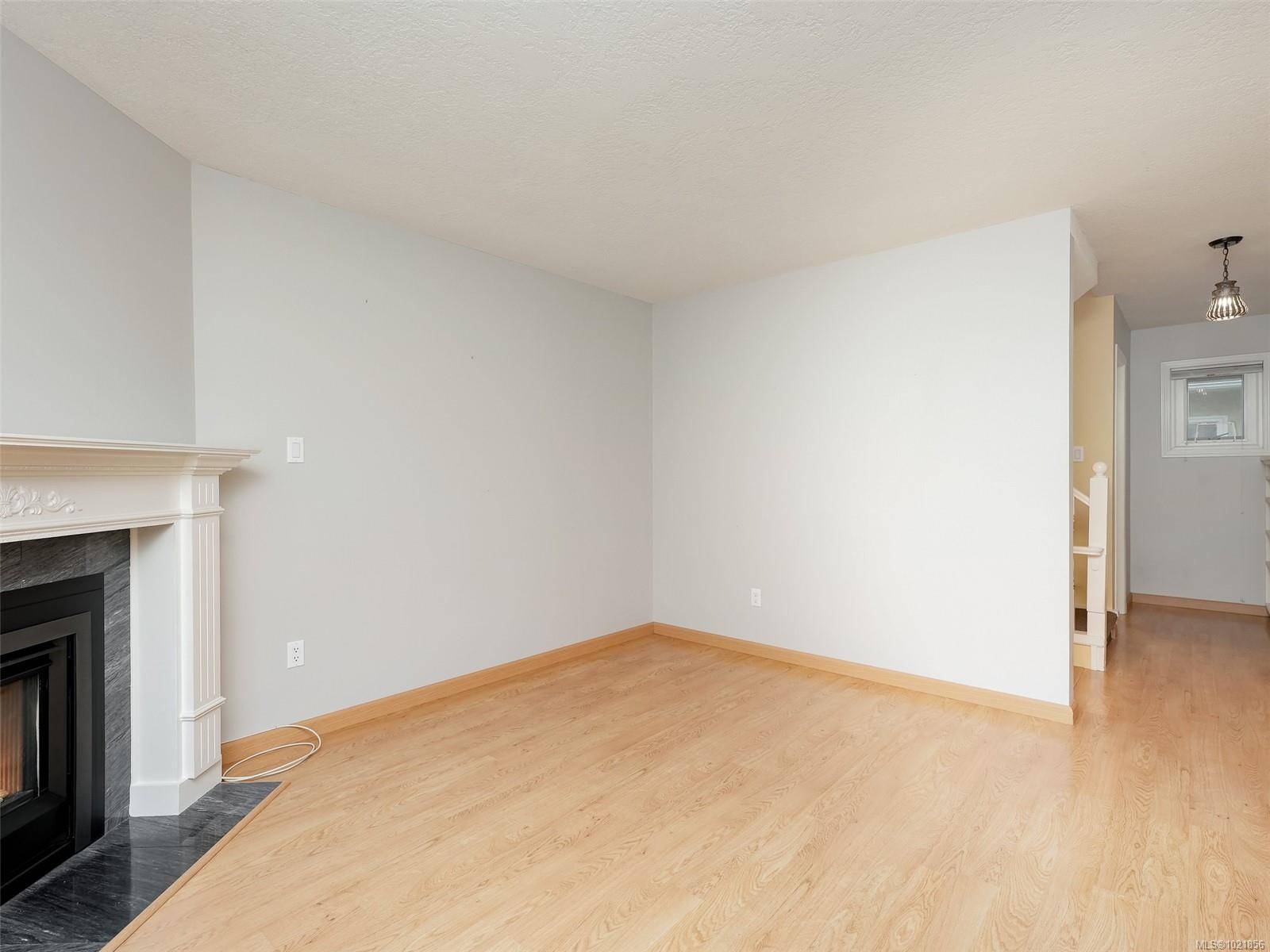 Victoria, BC V8T 1E7,947 Caledonia Ave #4