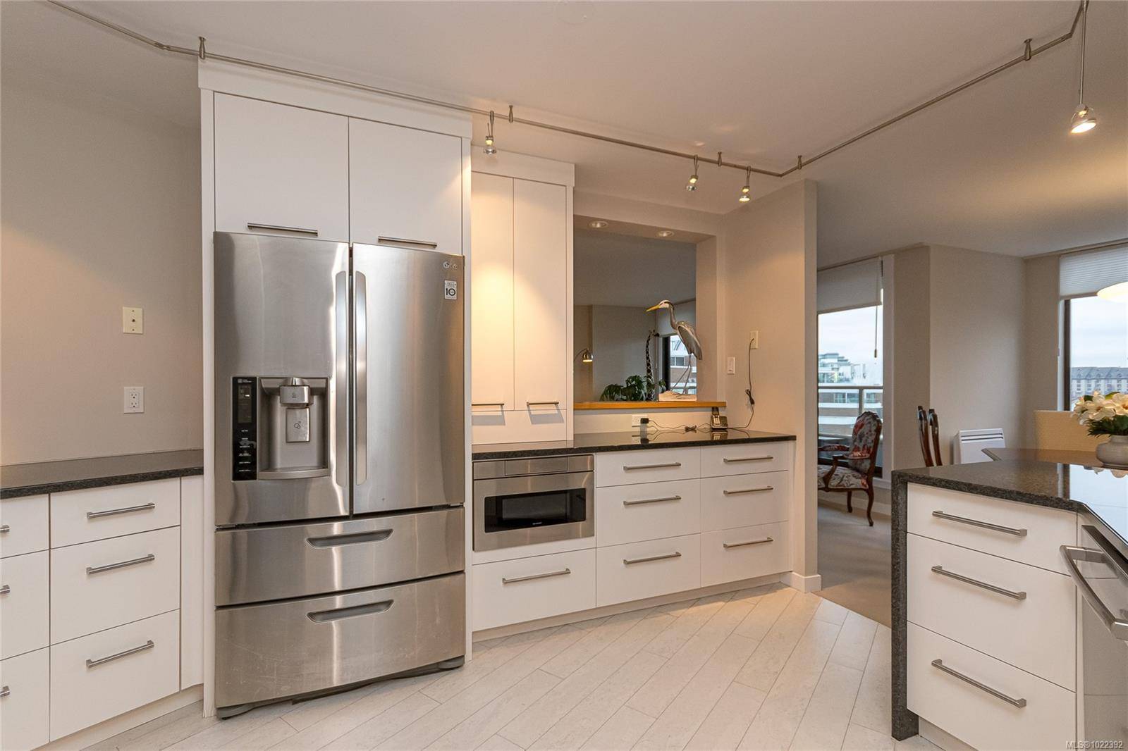 Victoria, BC V8V 4T9,225 Belleville St #413