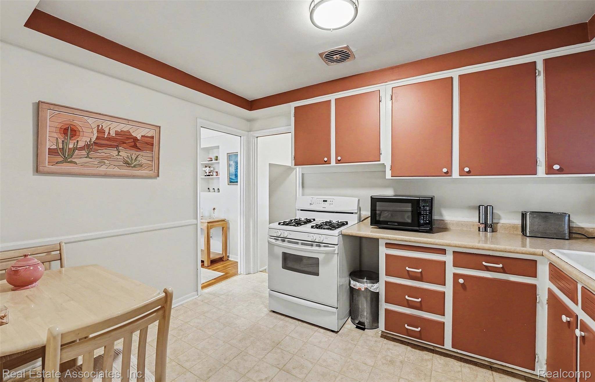 Livonia, MI 48150,9219 Melrose ST