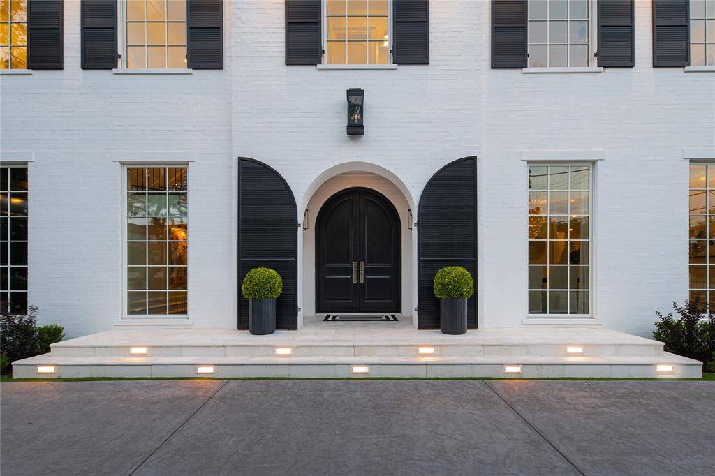 Dallas, TX 75225,5947 Lupton Drive