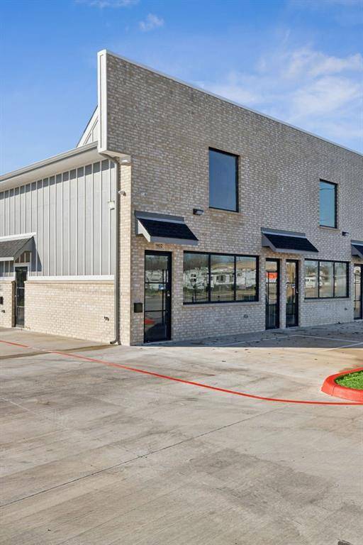 Terrell, TX 75160,902 E Moore Avenue