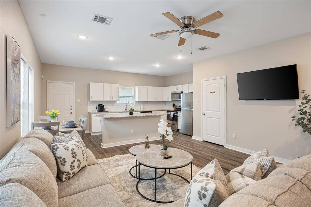 Dallas, TX 75215,5004 Colonial Avenue