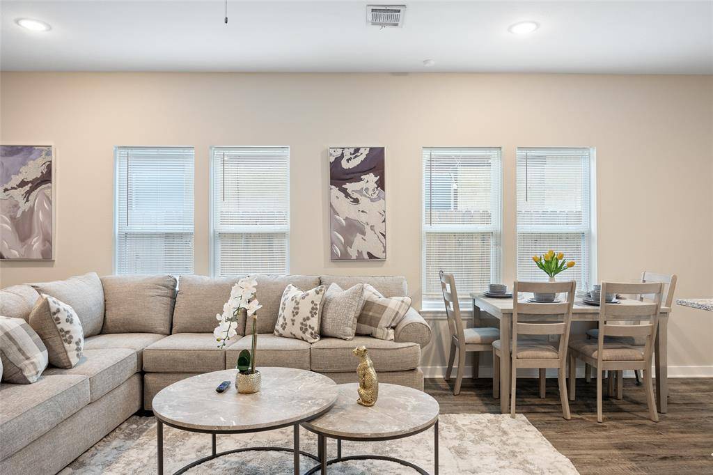 Dallas, TX 75215,5004 Colonial Avenue