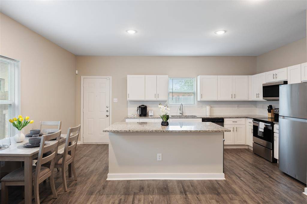 Dallas, TX 75215,5004 Colonial Avenue