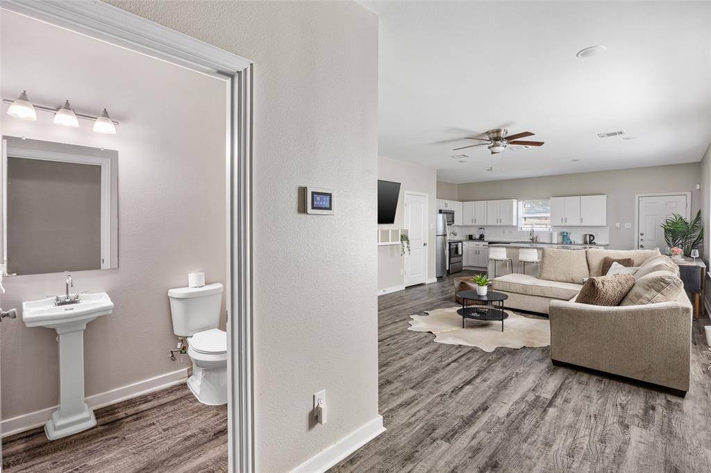 Dallas, TX 75215,5006 Colonial Avenue