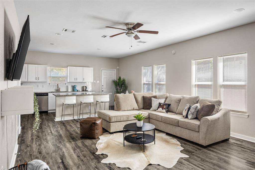 Dallas, TX 75215,5006 Colonial Avenue