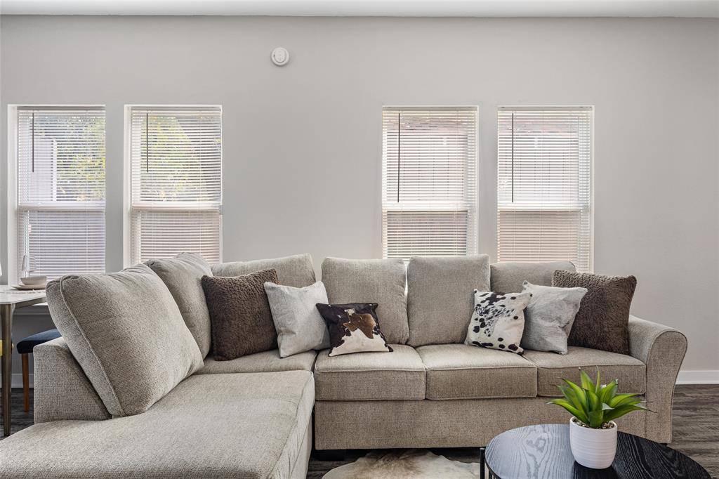 Dallas, TX 75215,5006 Colonial Avenue