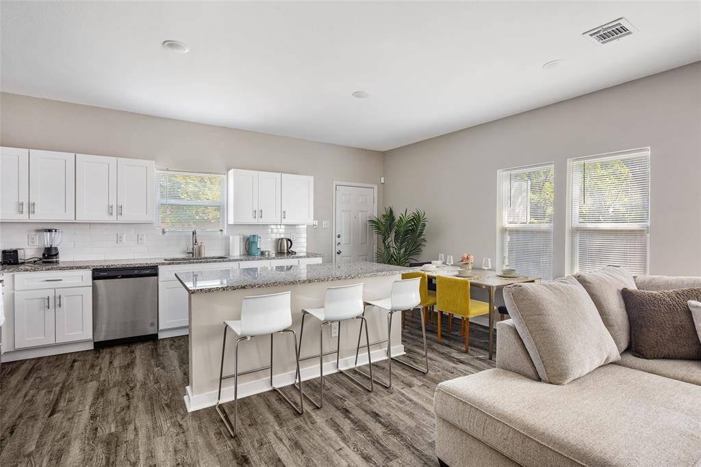 Dallas, TX 75215,5006 Colonial Avenue