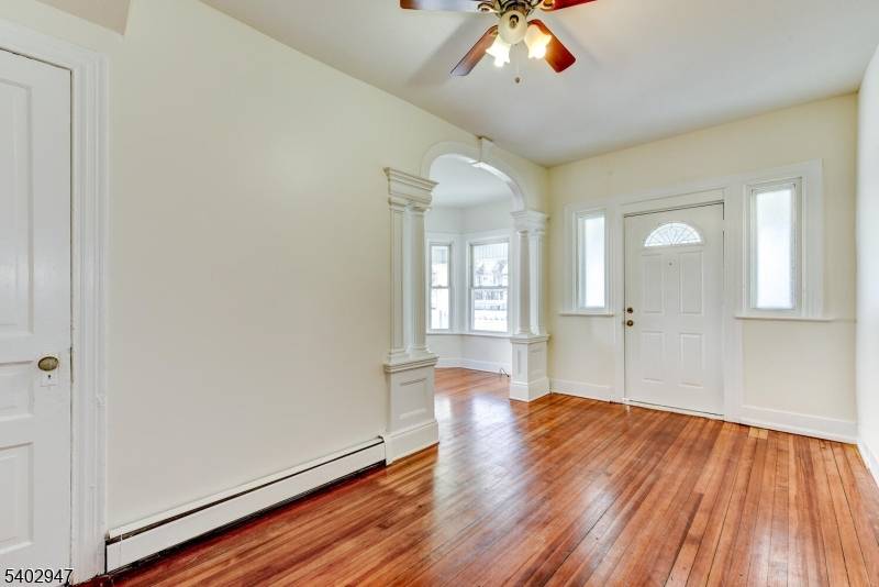 Plainfield City, NJ 07063,946 W 7Th St #1