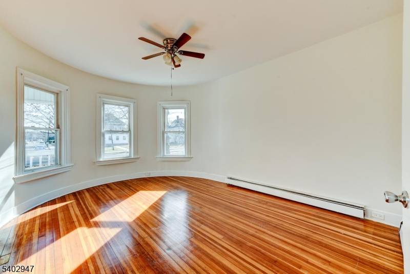 Plainfield City, NJ 07063,946 W 7Th St #1