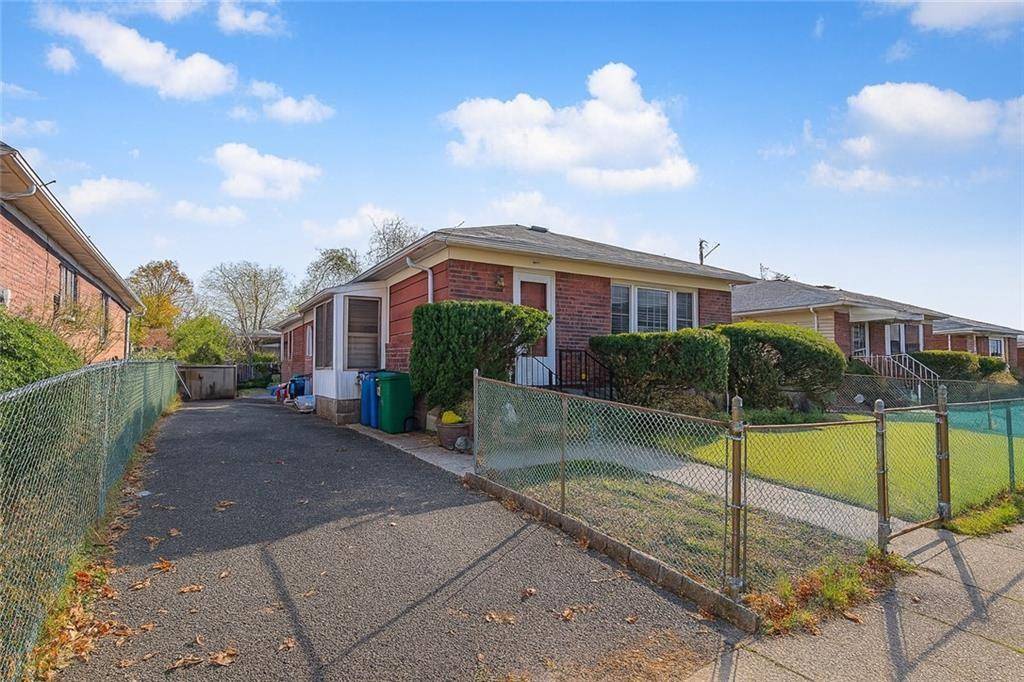 Staten  Island, NY 10304,99 Park Hill CIR