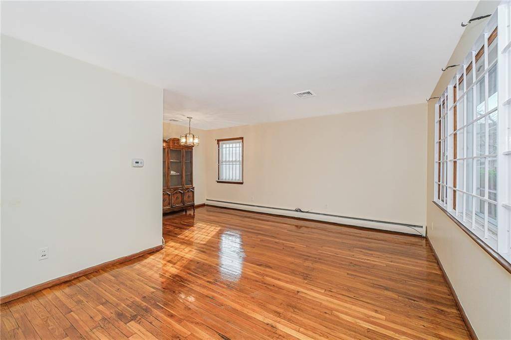 Staten  Island, NY 10304,99 Park Hill CIR