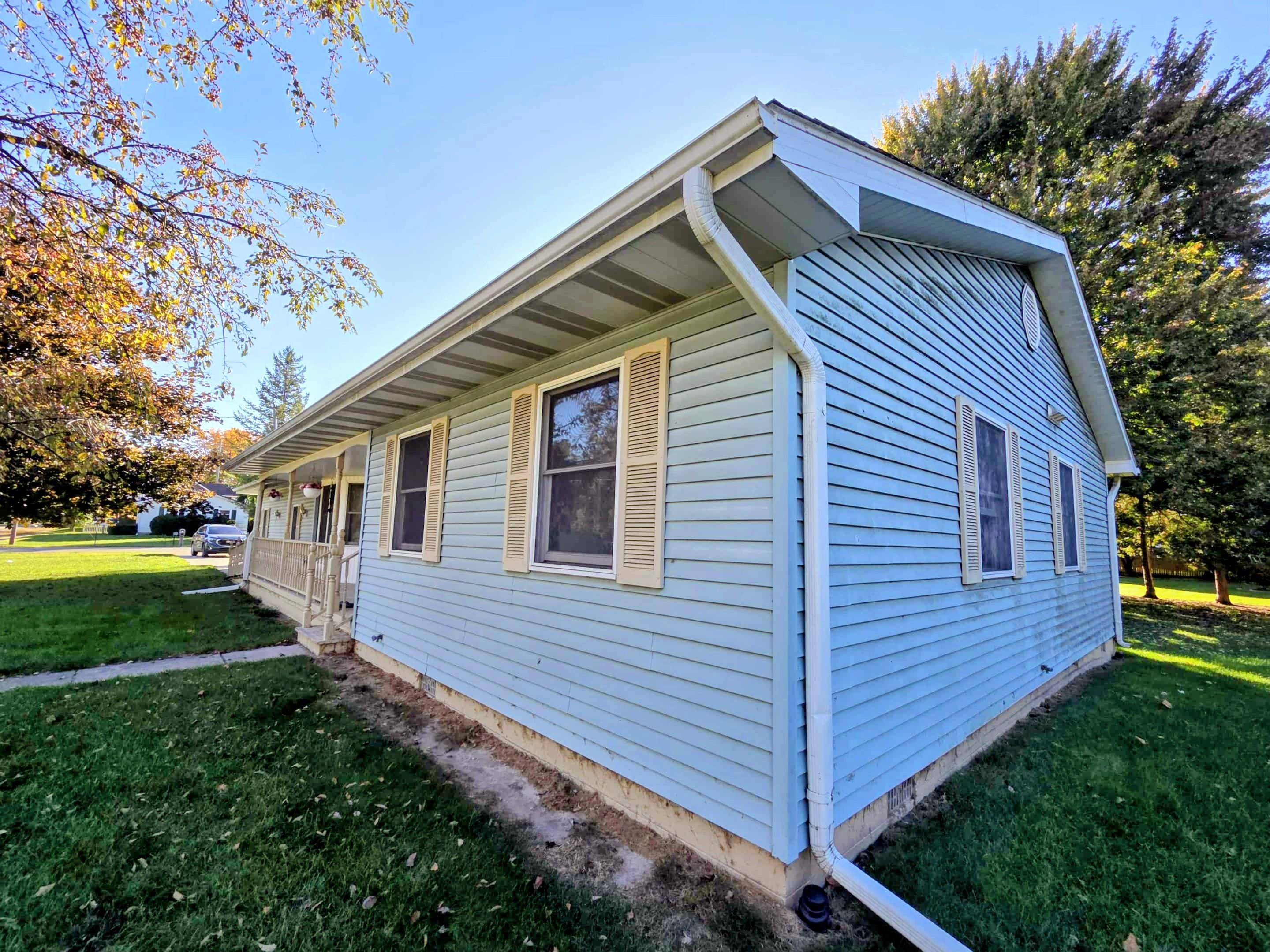 Breckenridge, MI 48615,239 E Summit ST