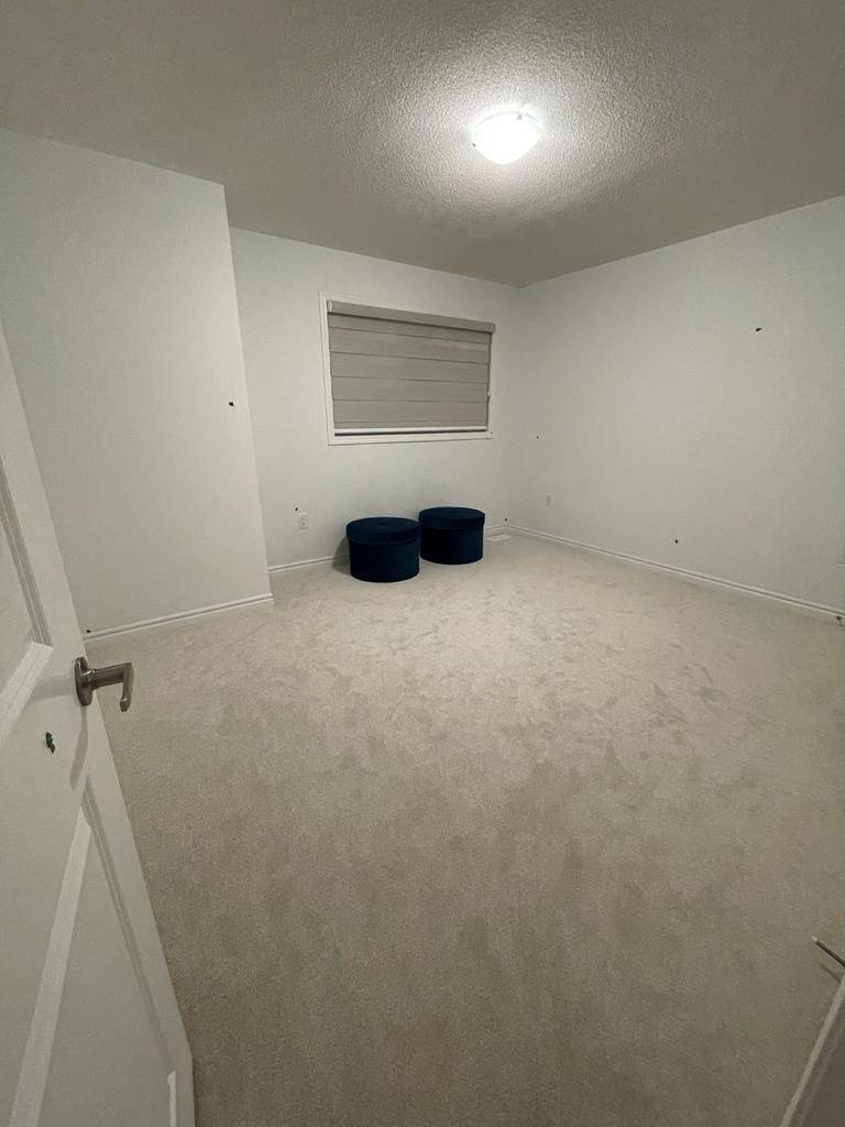 Pickering, ON L1X 0N9,3088 Paperbirch TRL