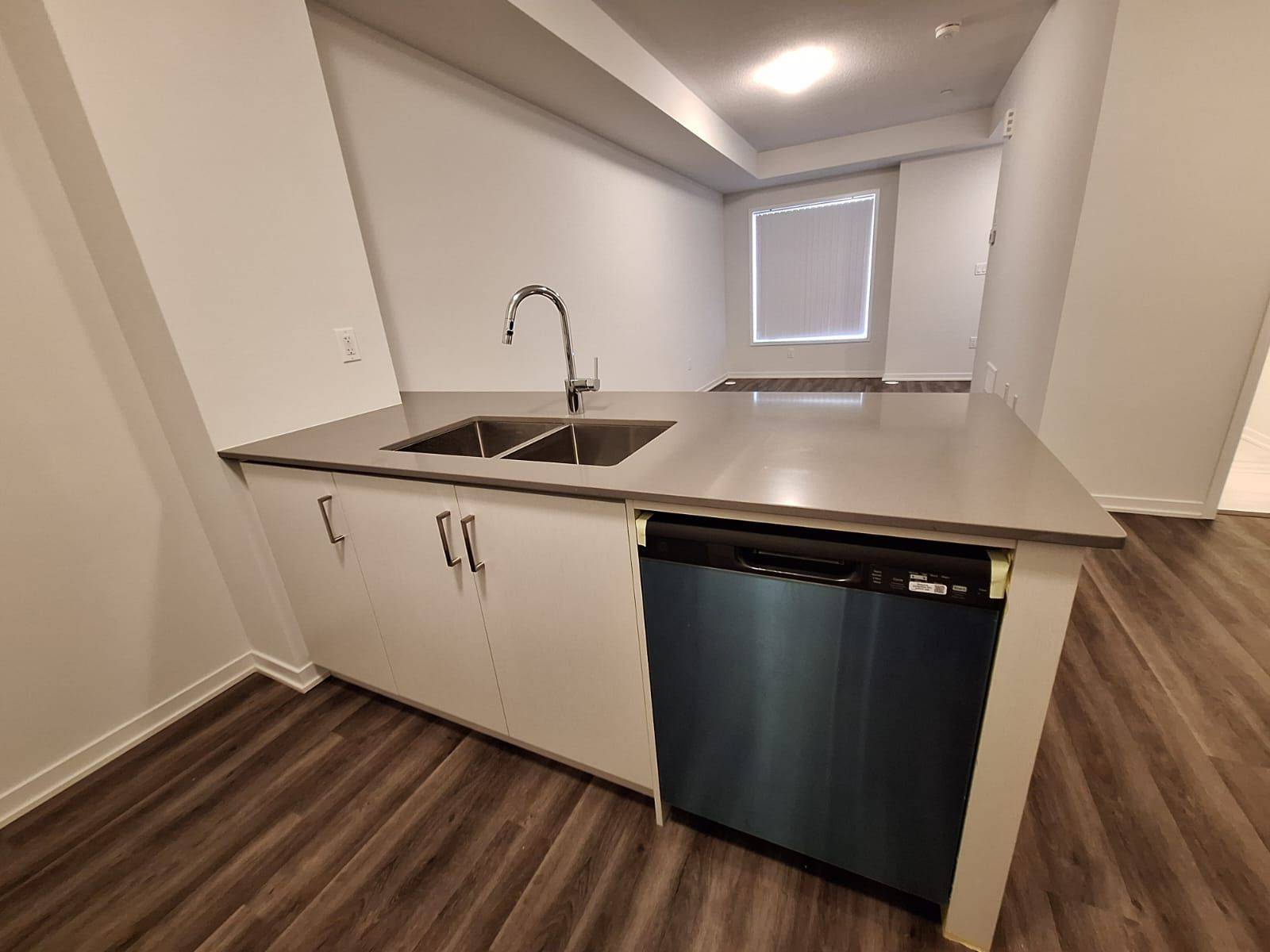 Vaughan, ON L4K 0N6,130 Honeycrisp CRES #308