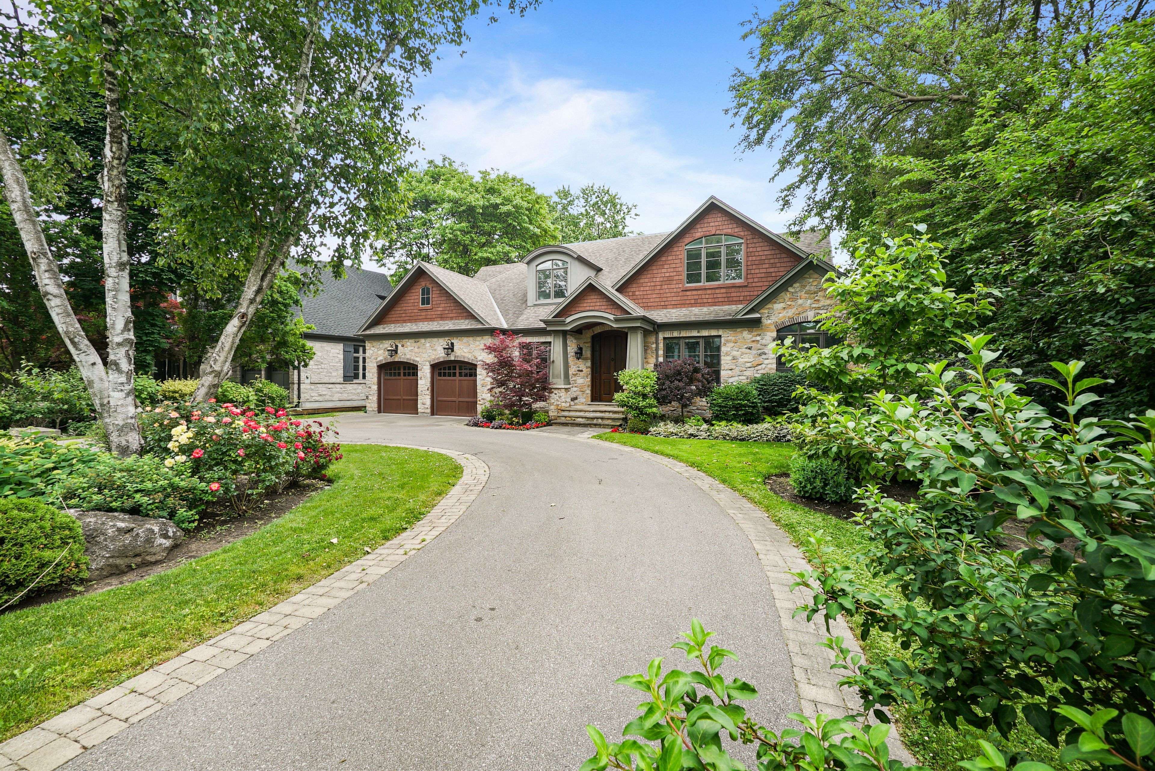 Mississauga, ON L5G 2M6,190 Maplewood RD