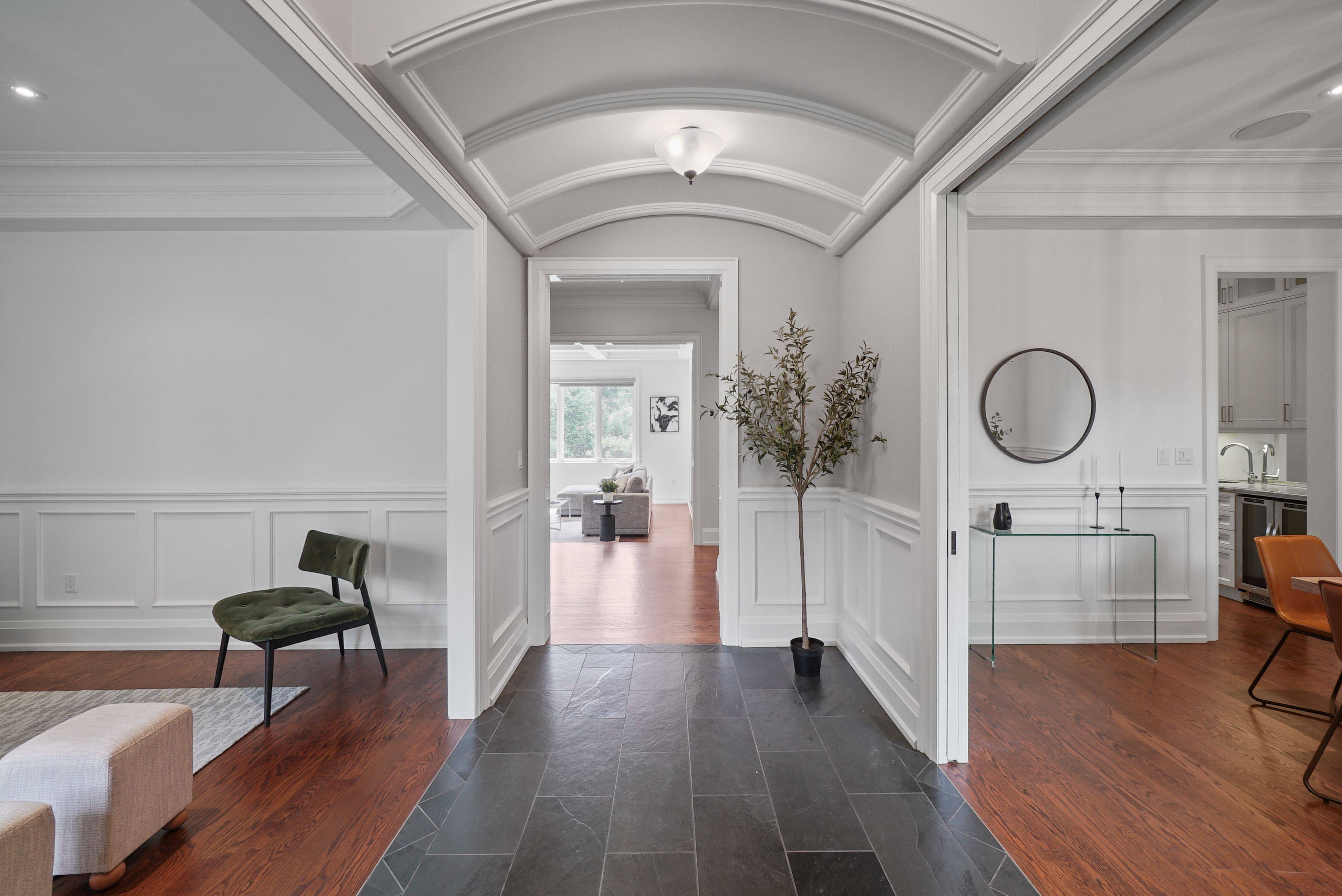 Mississauga, ON L5G 2M6,190 Maplewood RD