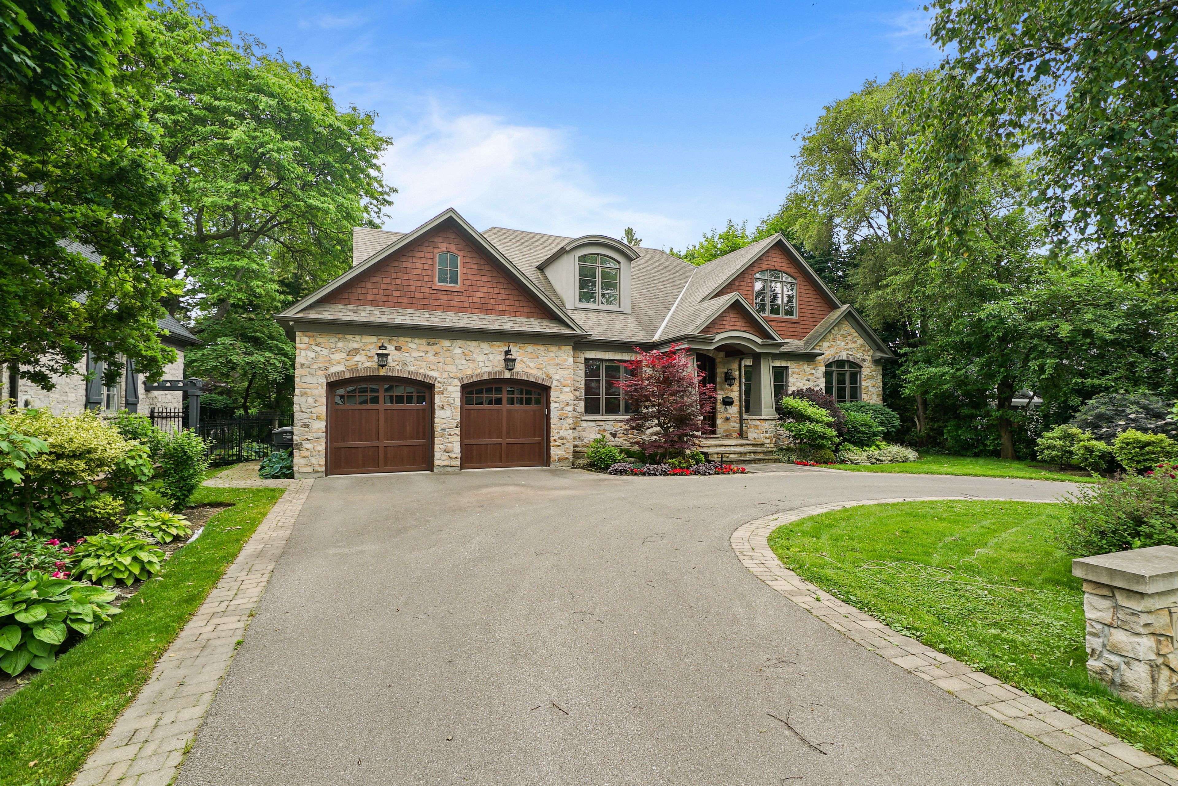 Mississauga, ON L5G 2M6,190 Maplewood RD