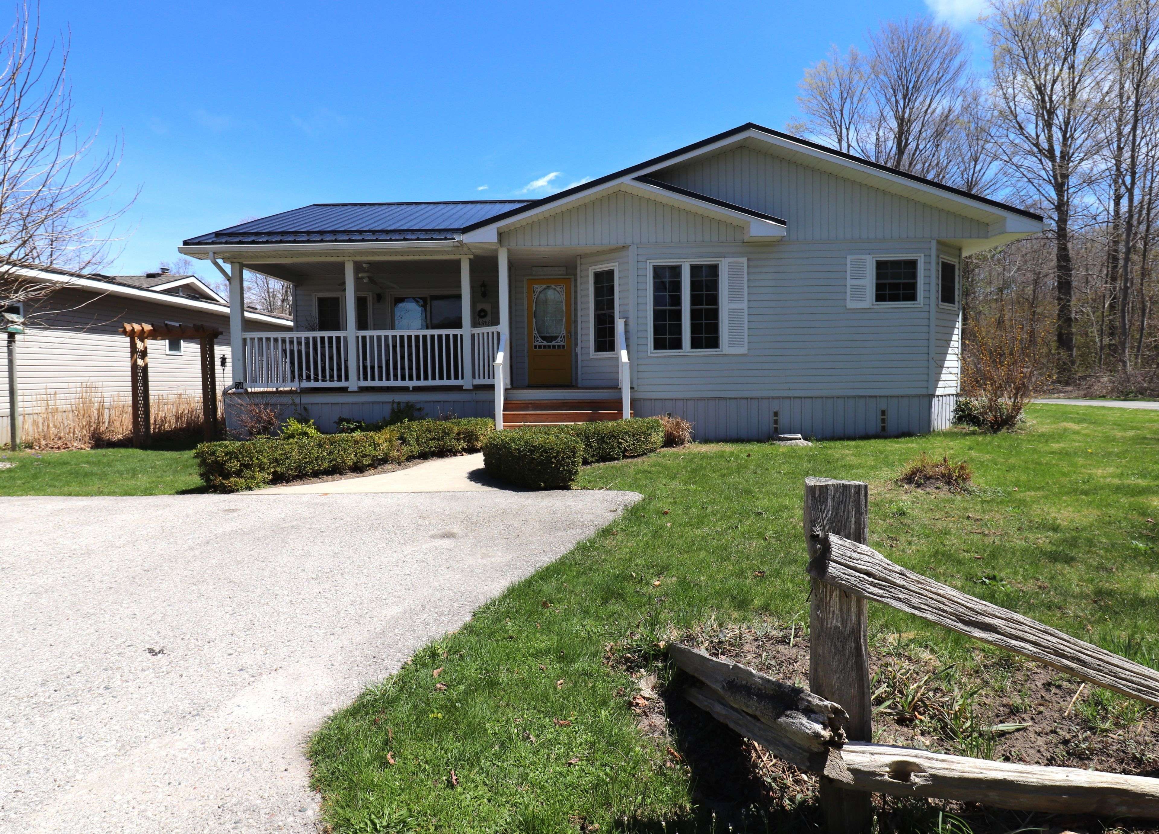 Ashfield-colborne-wawanosh, ON N7A 3Y2,74 Iroquois LN