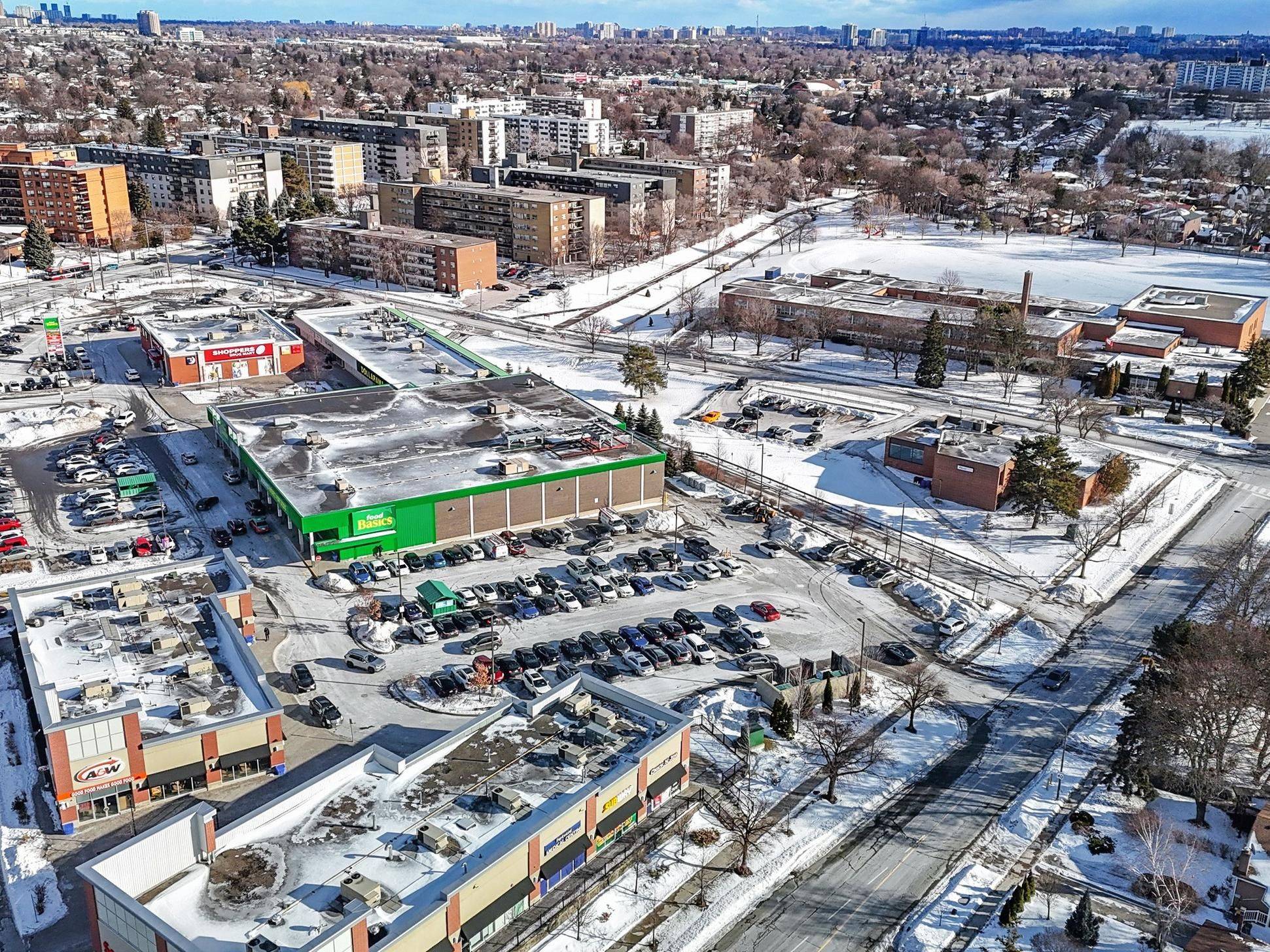 Toronto C13, ON M3A 2A4,16 Clayland DR