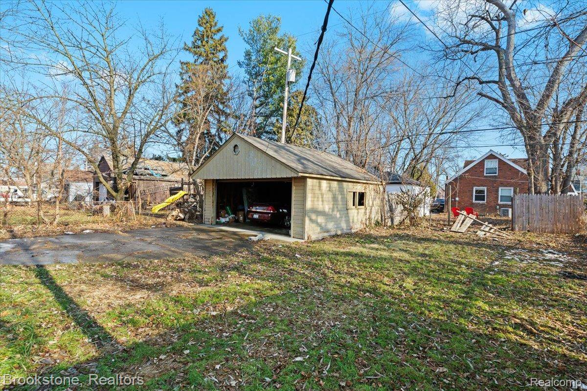 Detroit, MI 48219,16524 Pierson ST