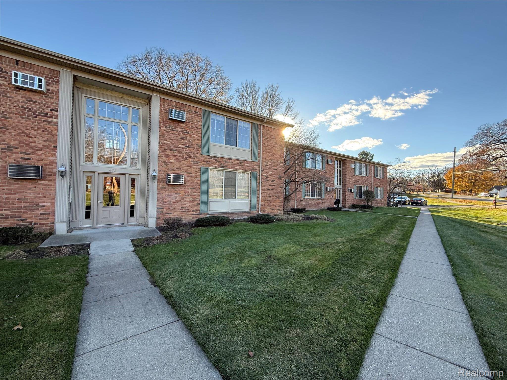 Rochester, MI 48307,436 Romeo RD #326