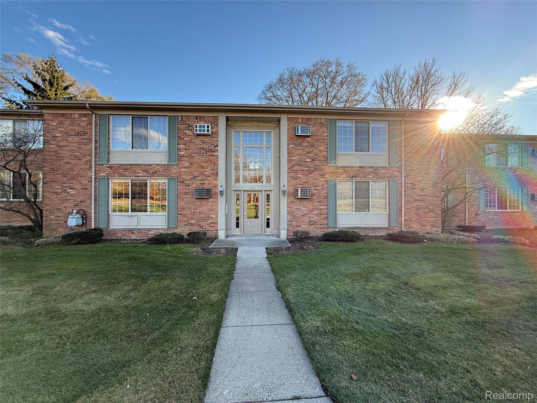 Rochester, MI 48307,436 Romeo RD #326