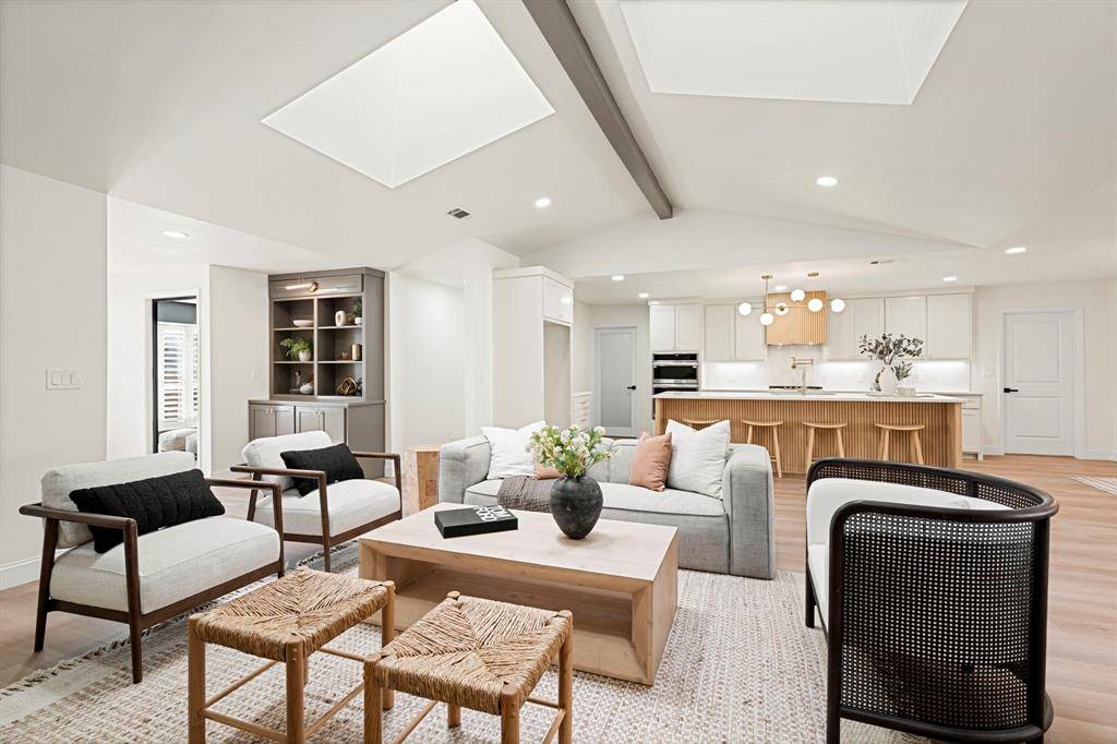 Dallas, TX 75243,9376 Briarhurst Drive