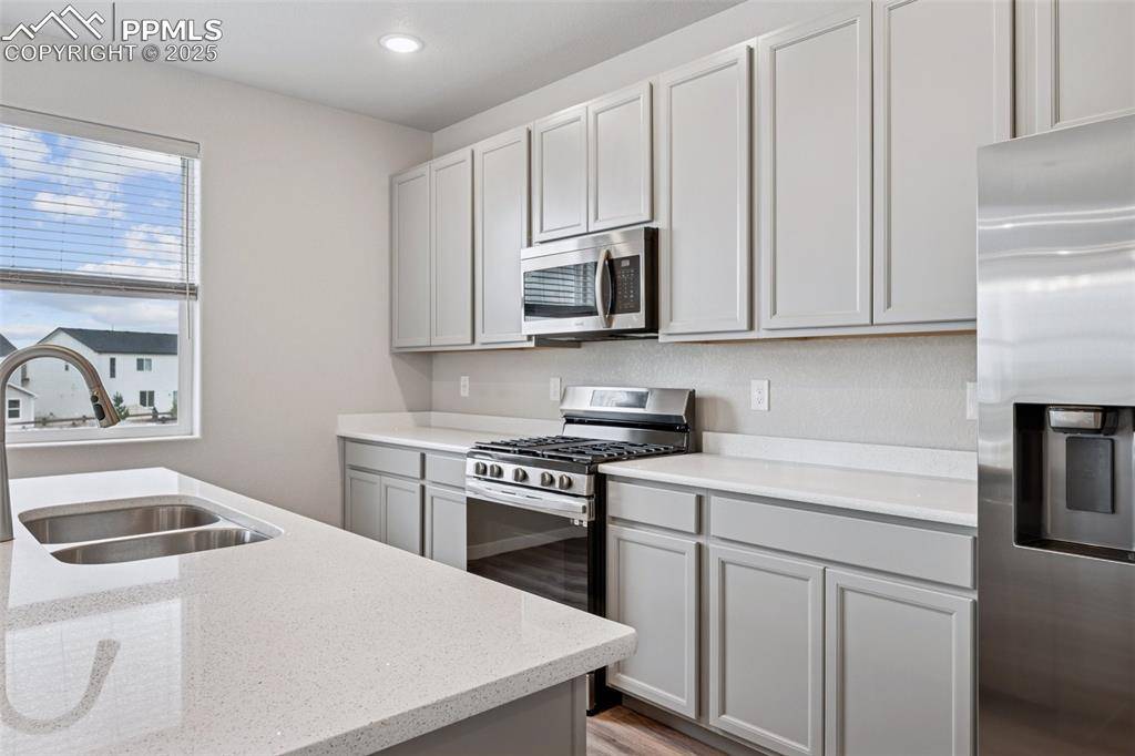 Colorado Springs, CO 80925,5168 Roundhouse DR