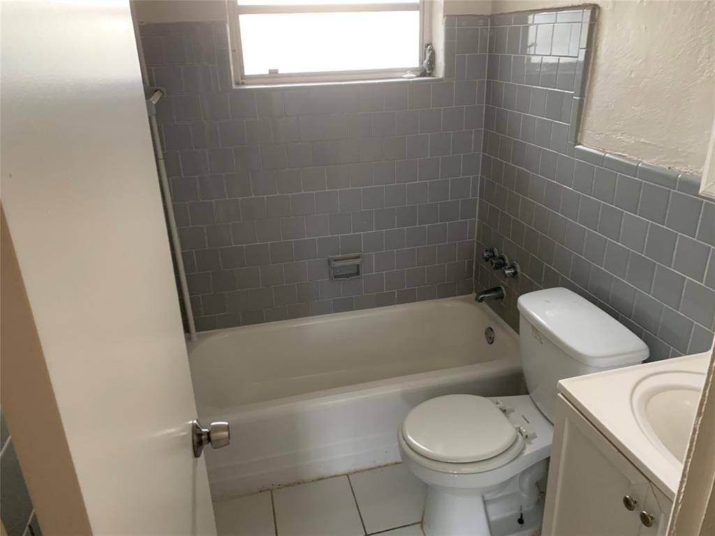 Hollywood, FL 33024,7553 farragut ST