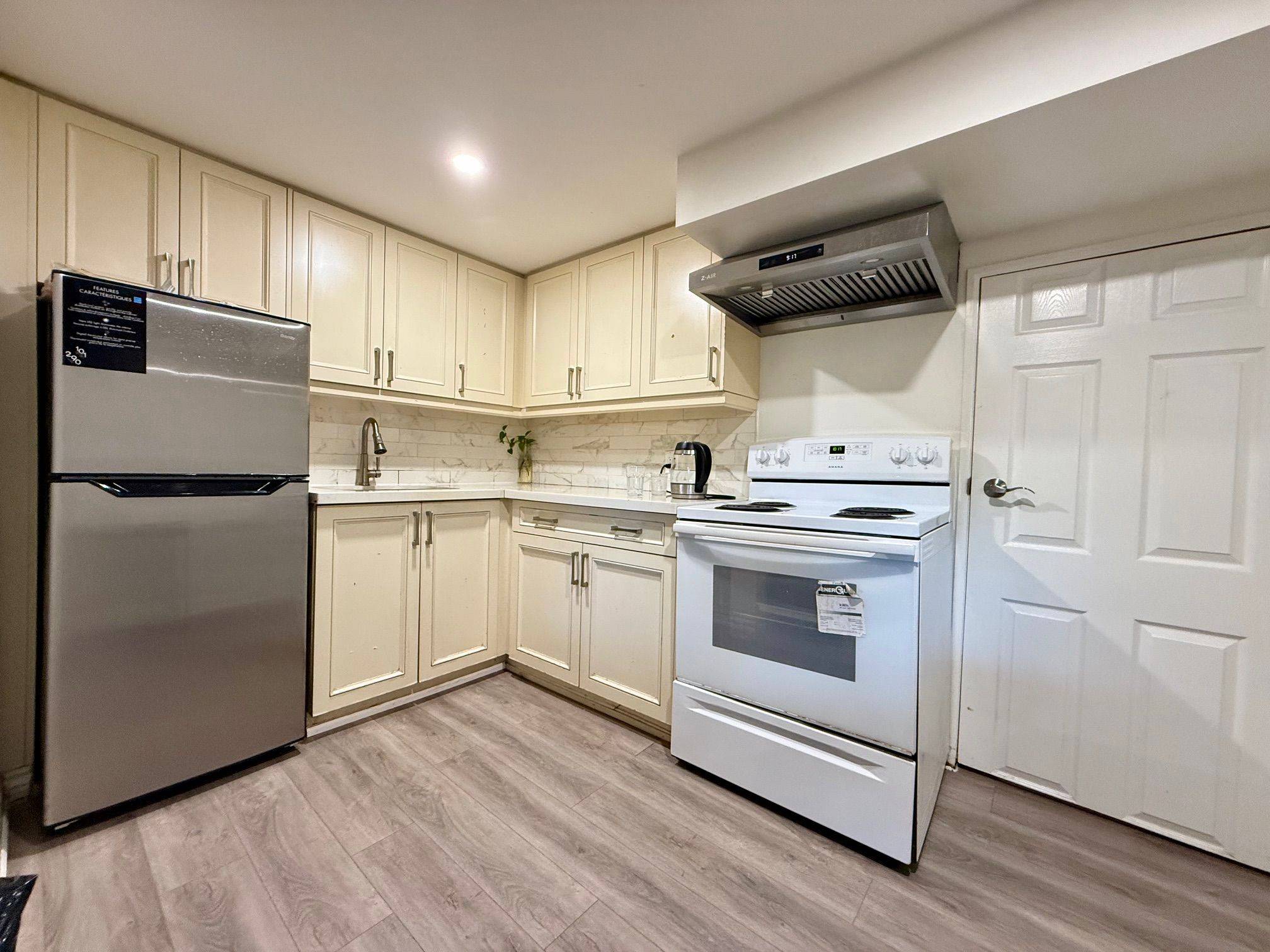 Richmond Hill, ON L4C 1E6,402 Fernleigh CIR S