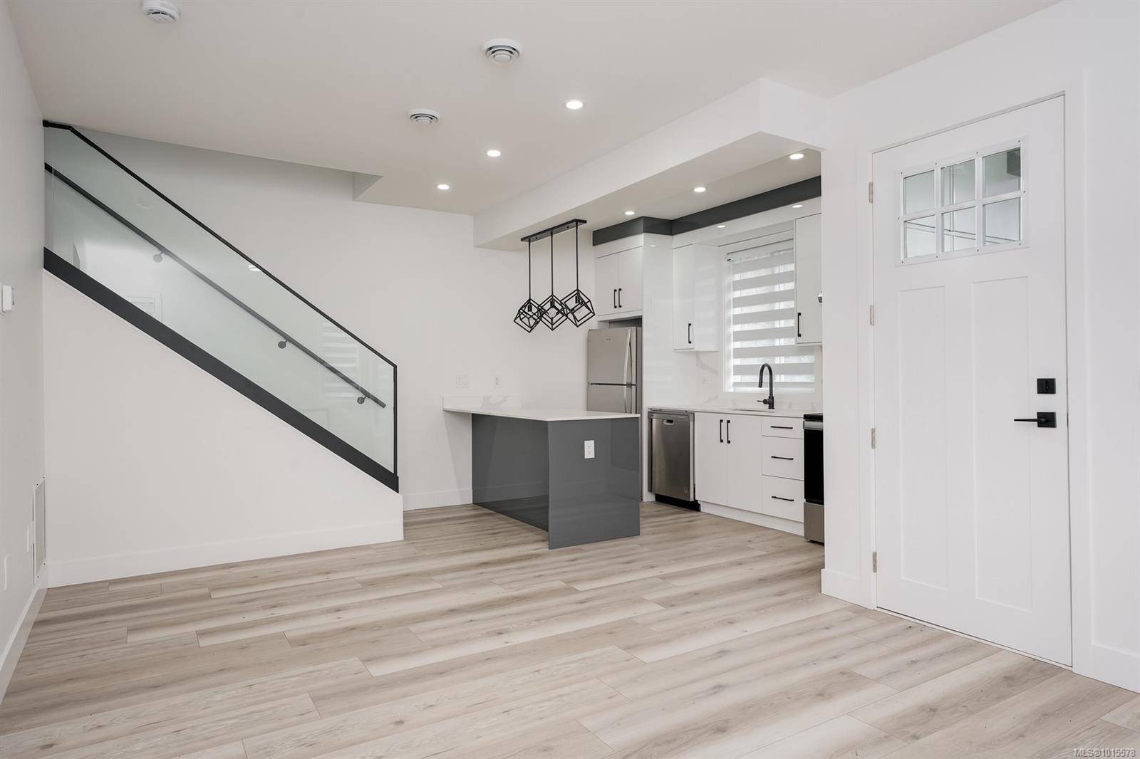 Central Saanich, BC V8M 1H4,1171 STELLY'S CROSS Rd #6