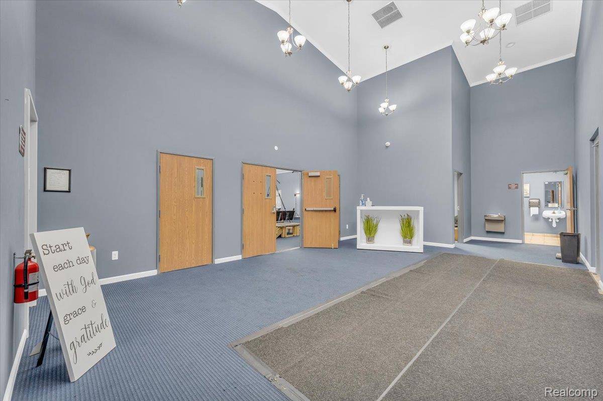 Detroit, MI 48215,14625 Mack AVE