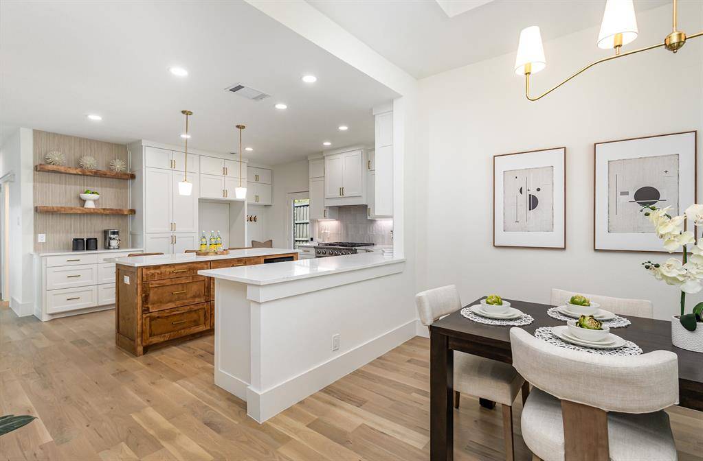 Dallas, TX 75214,6402 Lakewood Boulevard