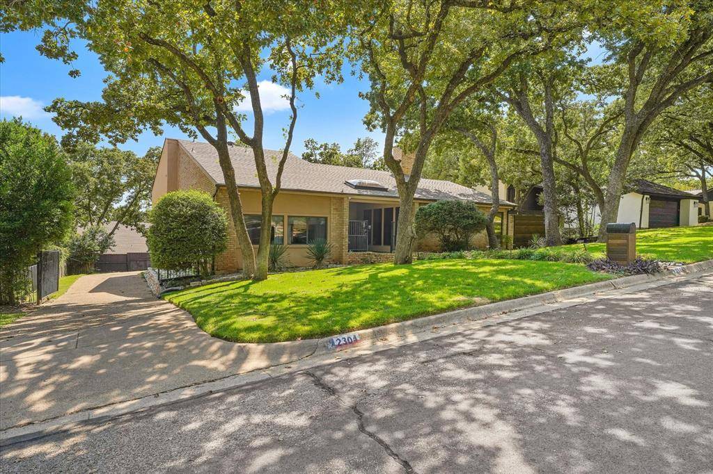 Arlington, TX 76012,2304 Oak Forest Court