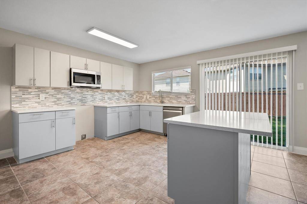 Fort Worth, TX 76120,800 Green Heath Avenue