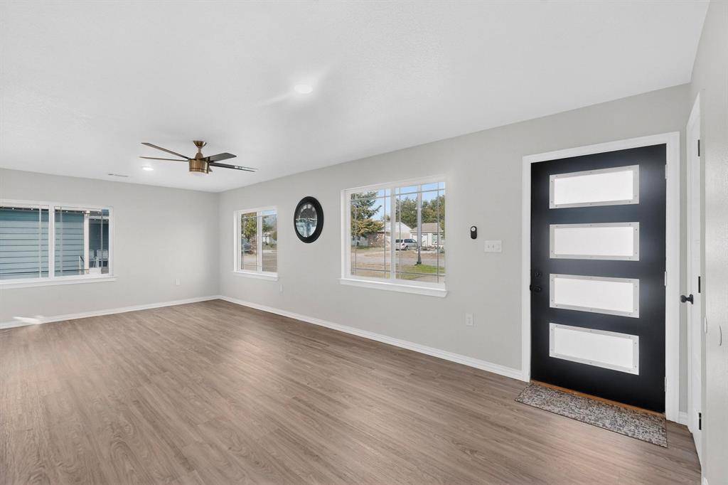 Dallas, TX 75211,4540 Western Oaks Drive