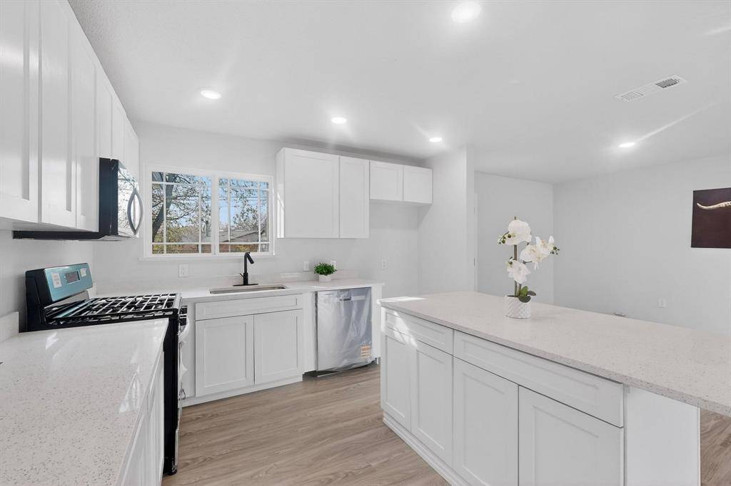 Dallas, TX 75211,4540 Western Oaks Drive