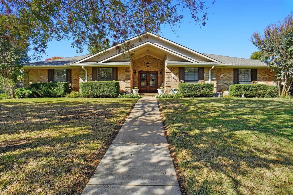 Southlake, TX 76092,1206 Oakwood Trail