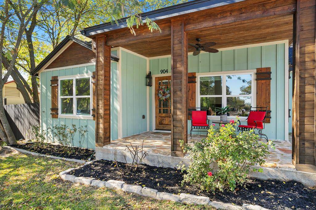 Weatherford, TX 76086,904 S Brazos Street