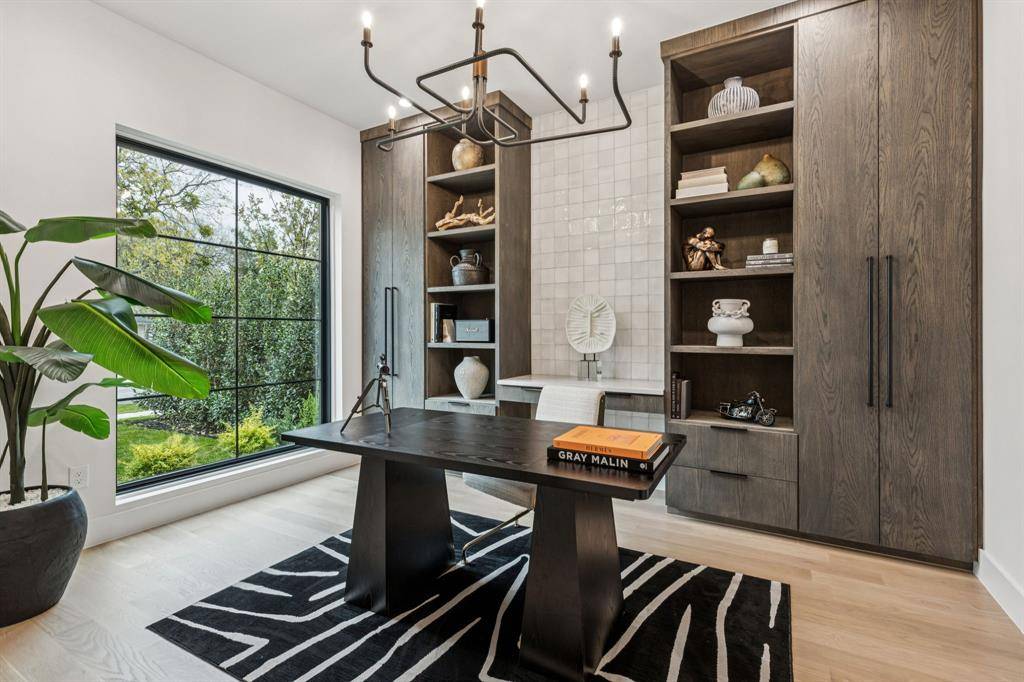 Dallas, TX 75209,7707 Robin Road