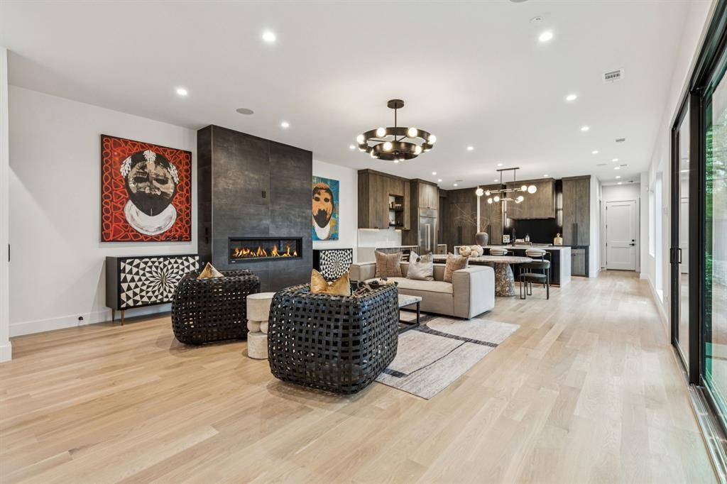 Dallas, TX 75209,7707 Robin Road