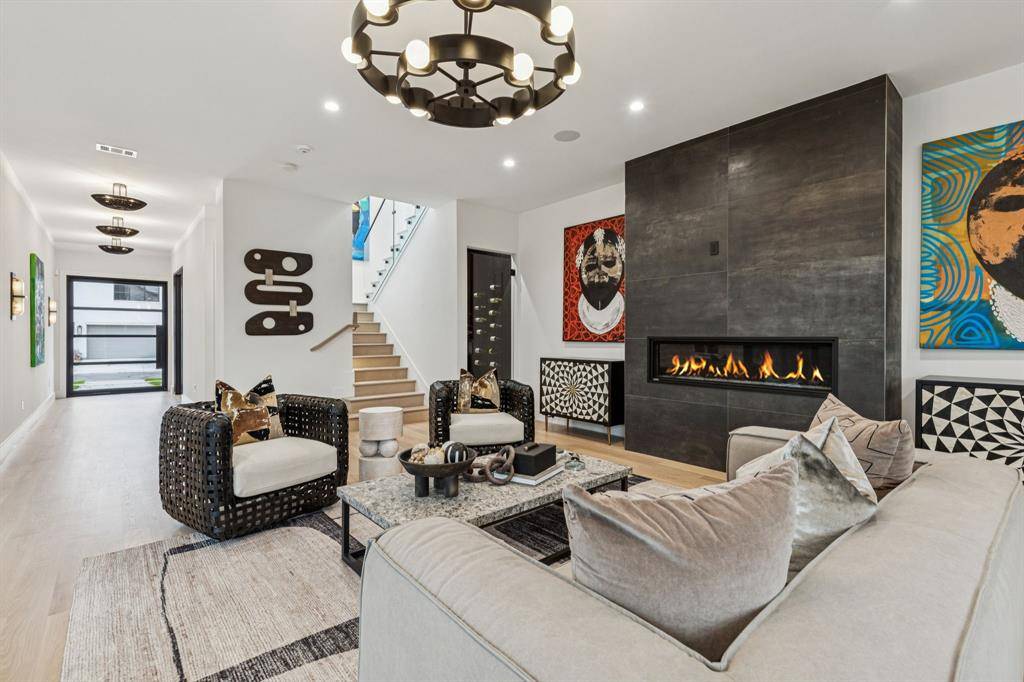 Dallas, TX 75209,7707 Robin Road