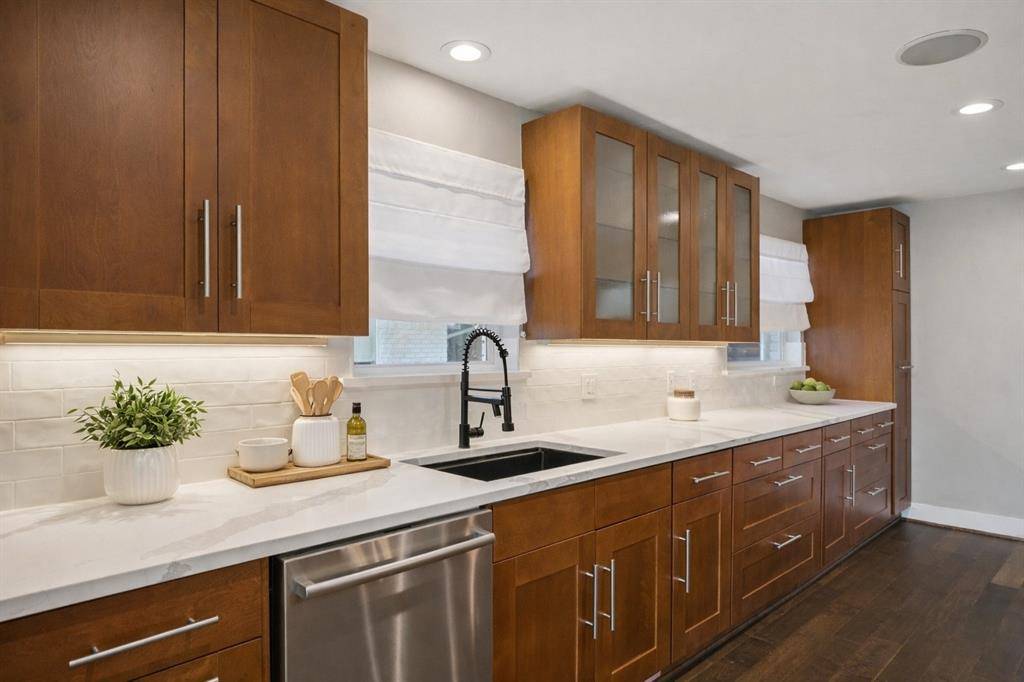 Dallas, TX 75231,6976 Walling Lane