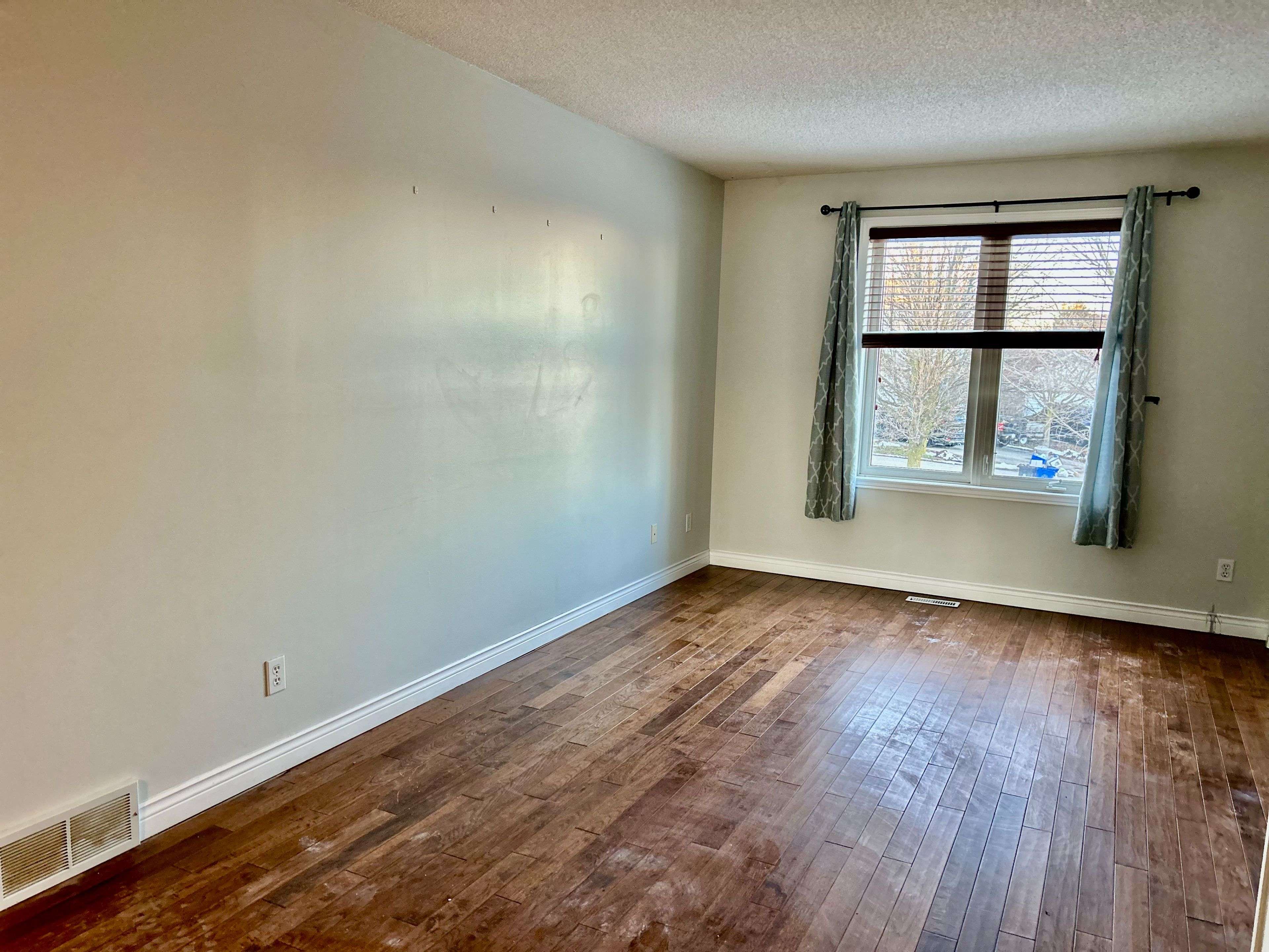 Woodstock, ON N4V 1G2,14 Old Orchard GLN #Upper