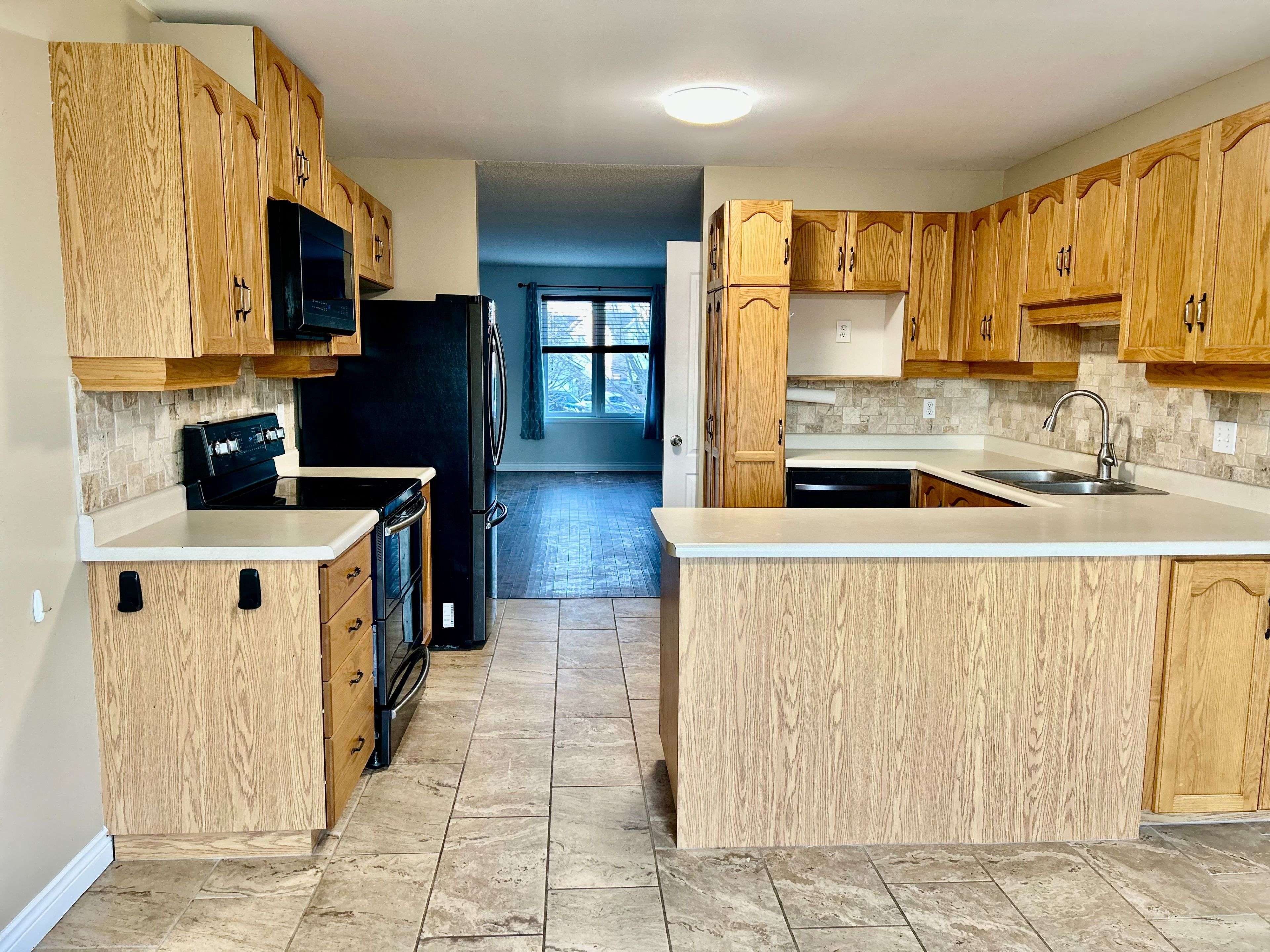 Woodstock, ON N4V 1G2,14 Old Orchard GLN #Upper