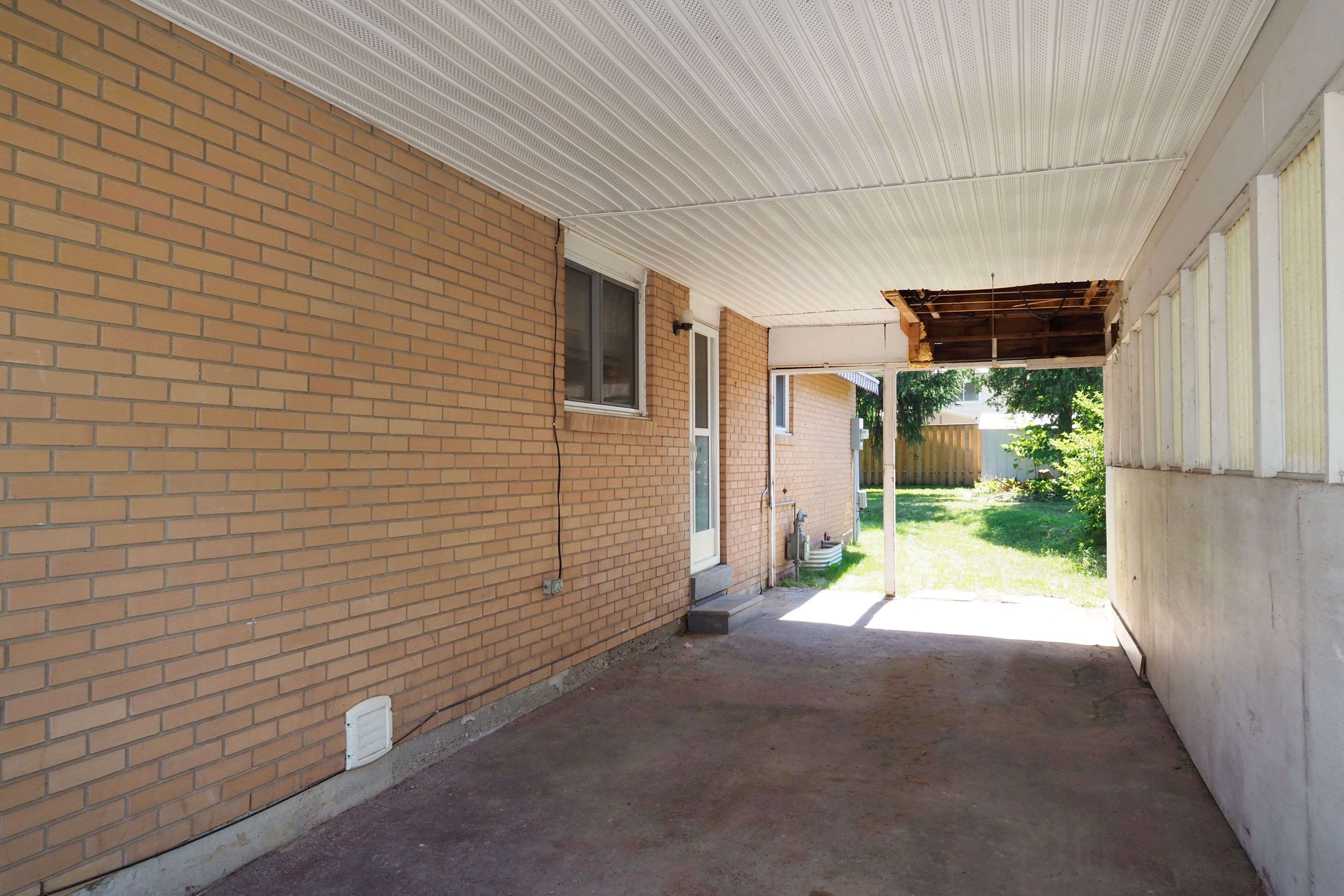 Kitchener, ON N2M 2E6,129 Hazelglen DR